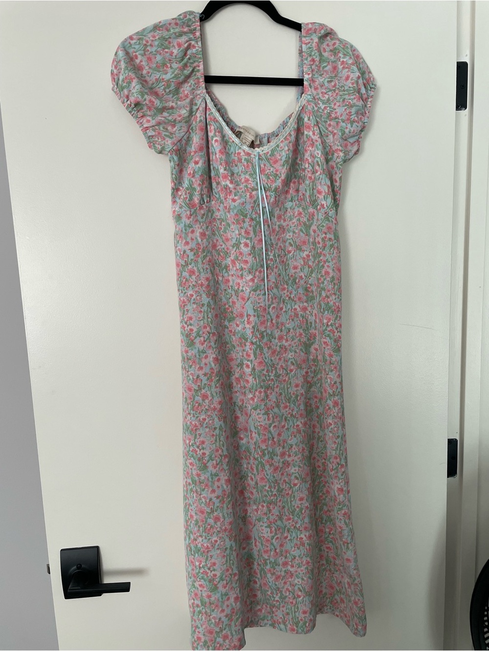 Womenβs Floral Puff-Sleeve